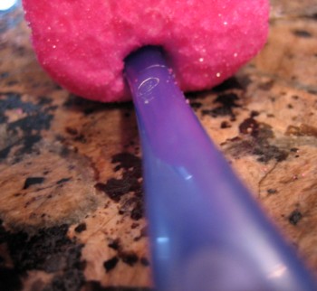 toothbrush in peephole annenahm
